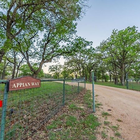 Appian Way Tuscan Cottage Fredericksburg Exteriör bild